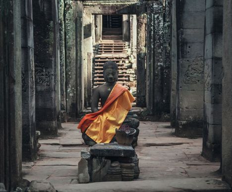 Segen der Stille – mönchliche Zeremonie im Tempel