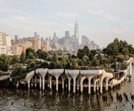 Little Island ist ein einladender kleiner Park am Hudson River.