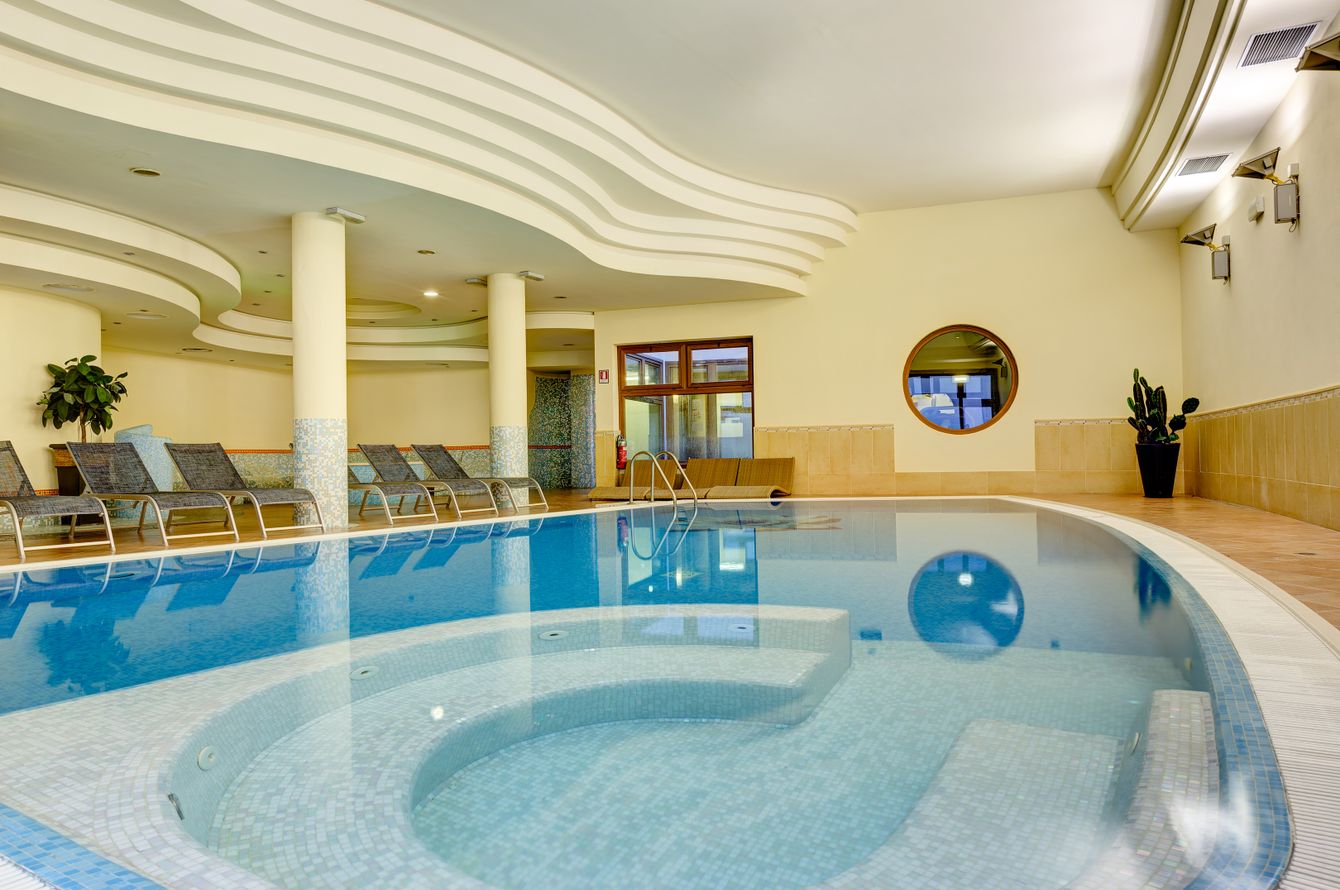 Piscine intérieure