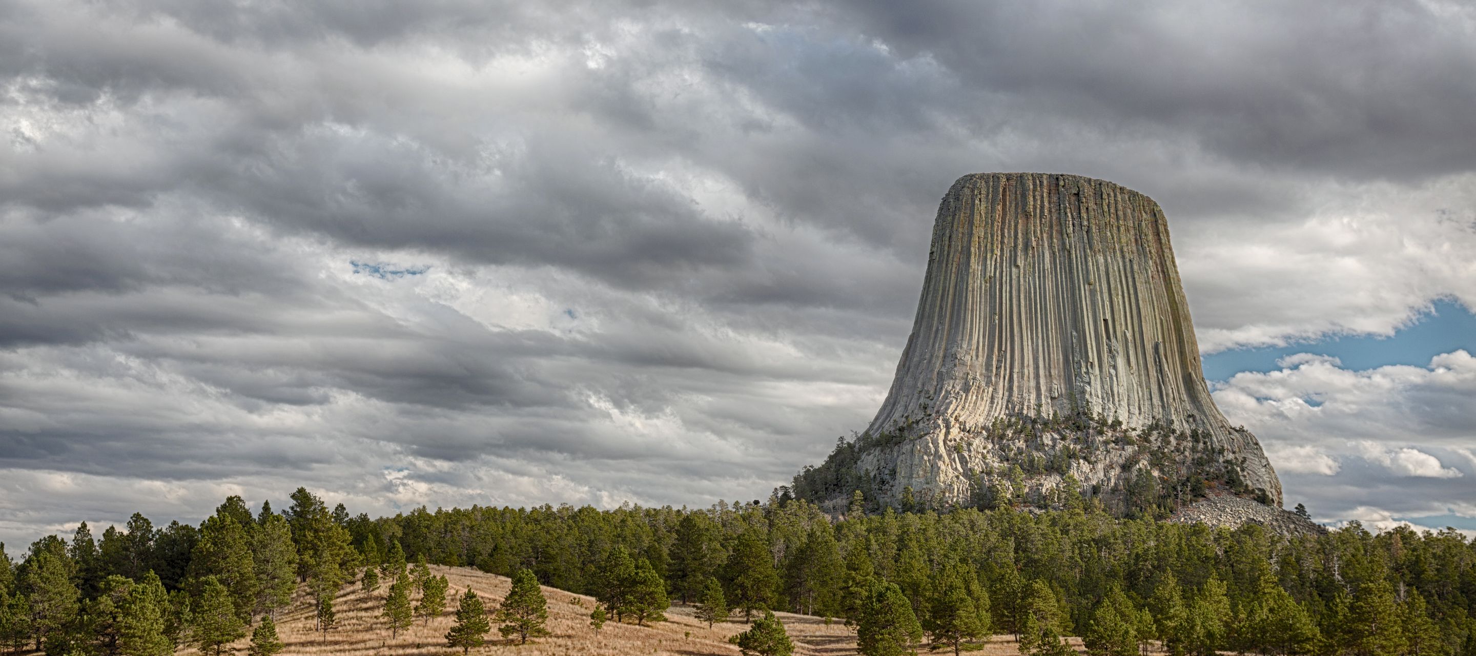 Das Devils Tower National Monument ist ein einzigartiges und beeindruckendes geologisches Wunder.