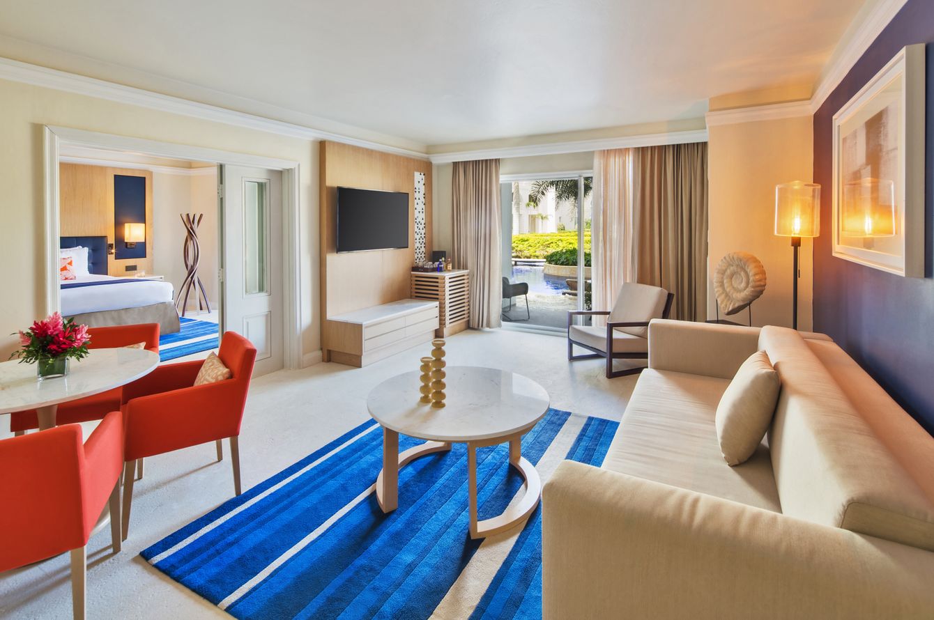 Swim Up Butler Suite