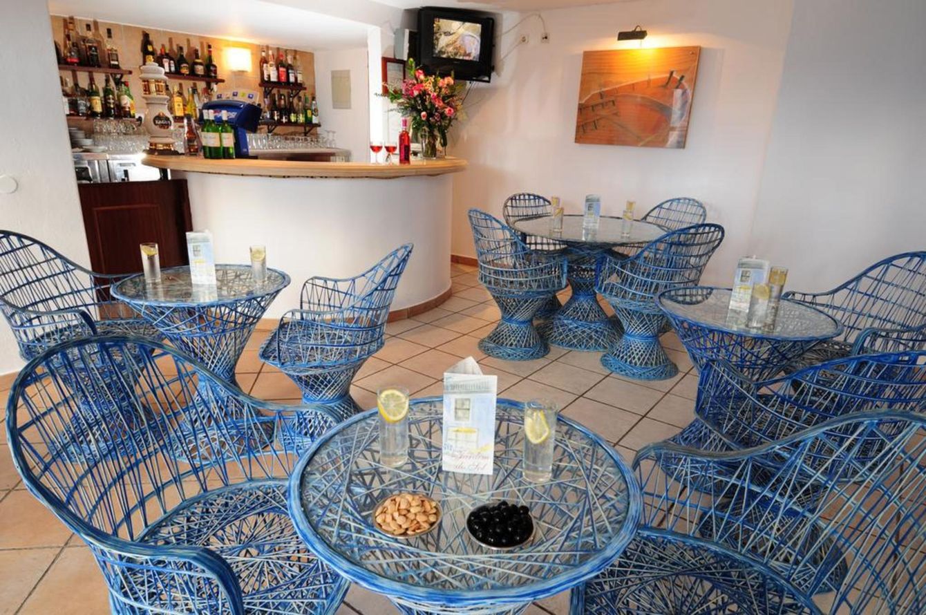 Bar