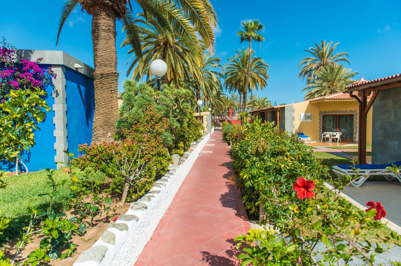HL Miraflor Suites Hotel