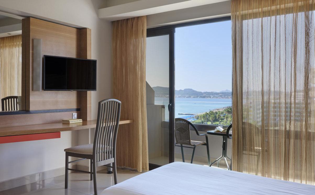 Chambre double vue mer latérale