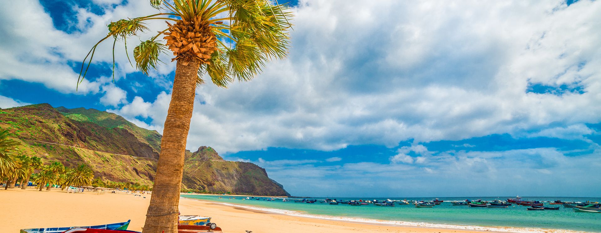 Bateaux à la plage de Playa de las Teresitas à Santa Cruz