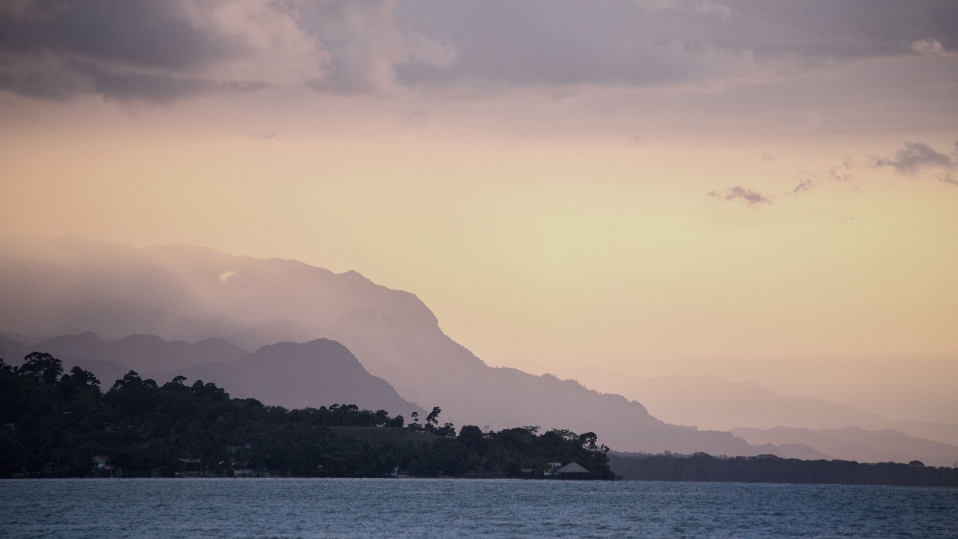 Rio Dulce, un paradis naturel entre falaises, forêt tropicale et mangrove