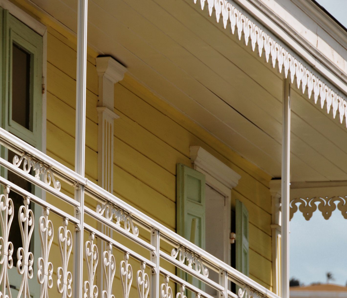 Veranda eines kreolischen Hauses in der Hauptstadt von La Réunion