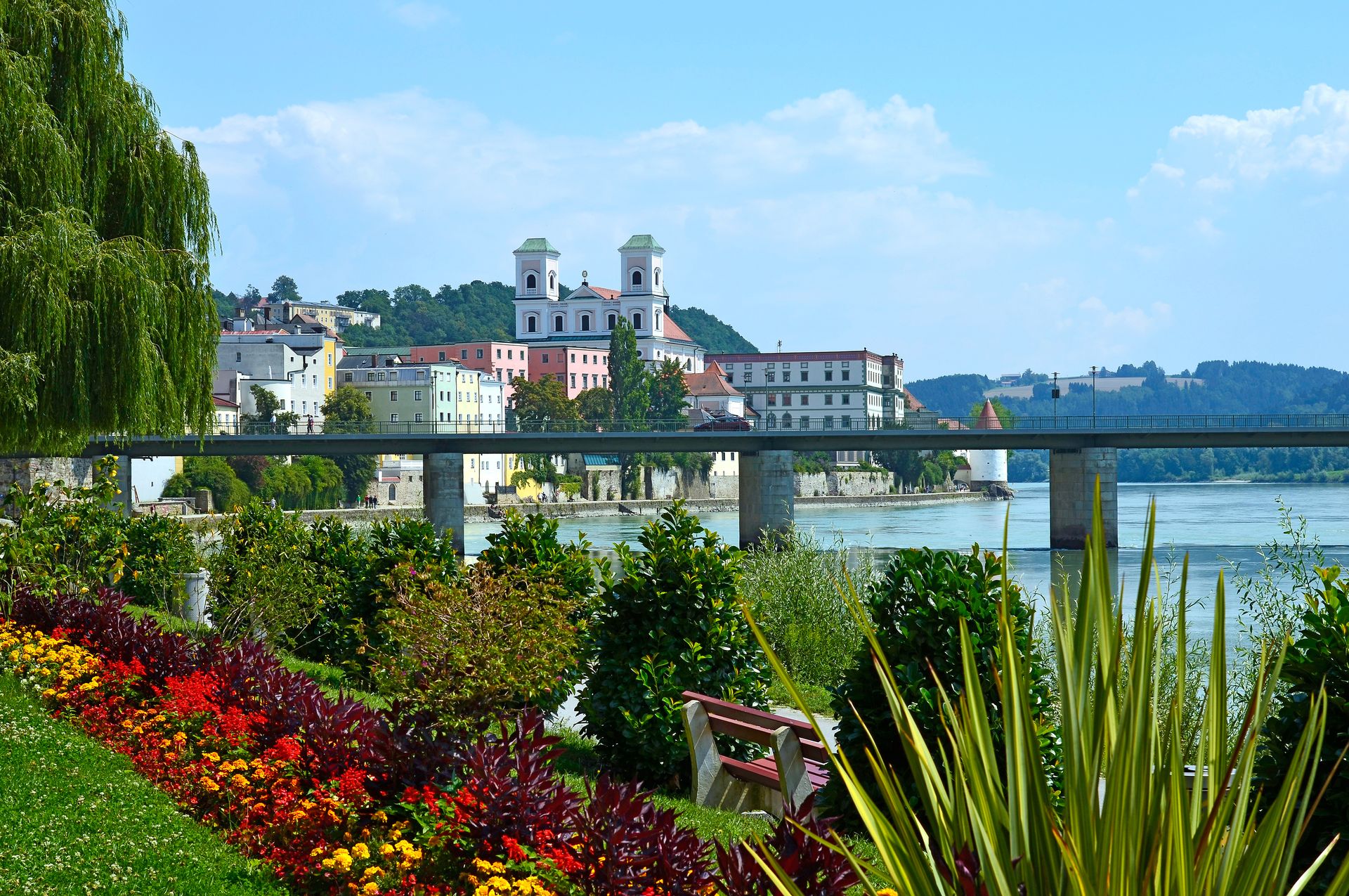 Blick auf die Marienbrücke und St. Michael Kirche