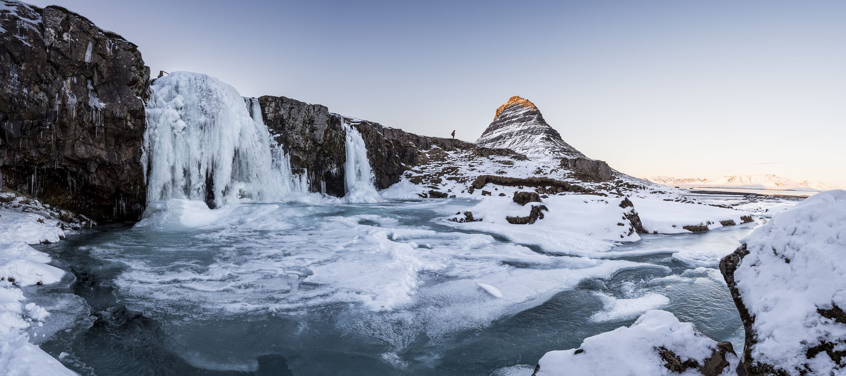 Seine einzigartige, spitzige Form macht den Kirkufjell auf der Halbinsel Snaefellsnes so berühmt.