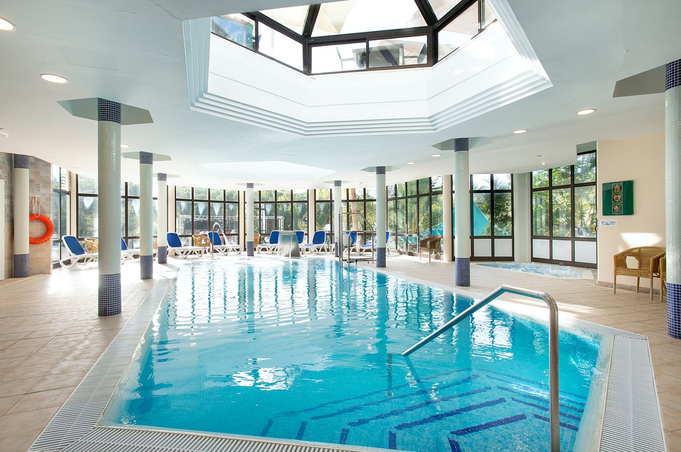Piscine intérieure