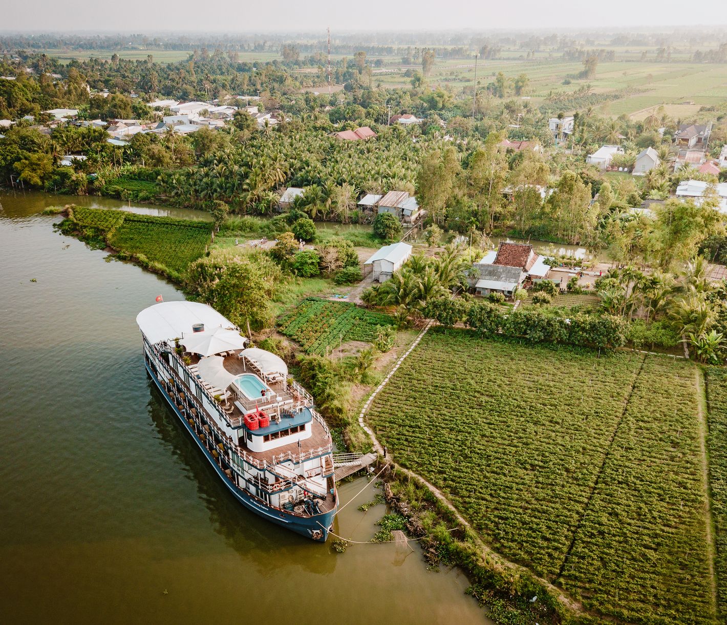 Das Schiff Jayavarman verkehrt auf dem Unteren Mekong, je nach Wasserstand auf verschiedenen Routen.
