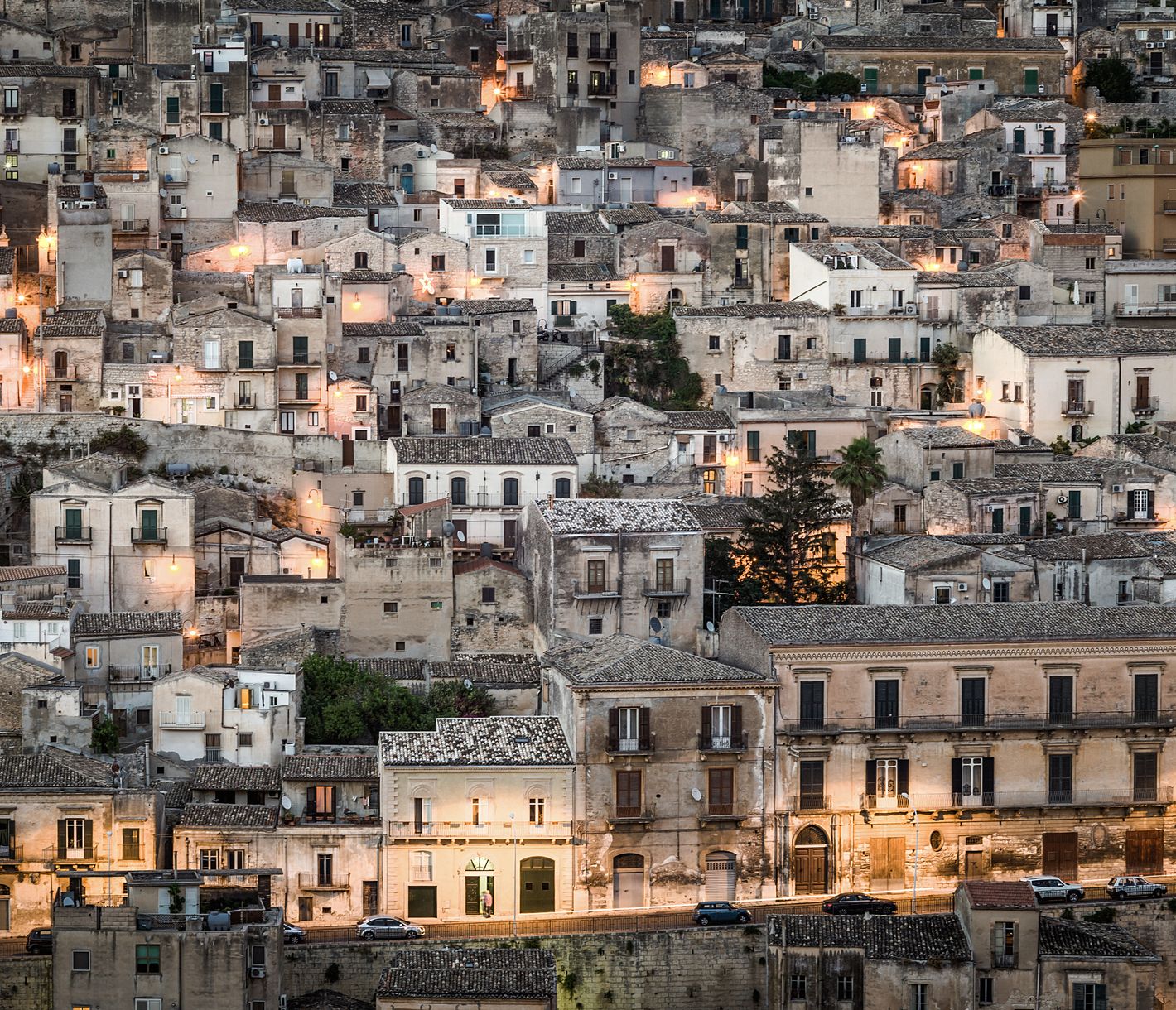 Herrlicher Blick über das im Süden Siziliens liegende Dorf Modica