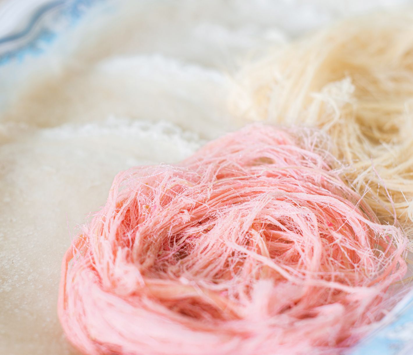 Roti Sai Mai ist ein lokales Dessert und schmeckt wie Zuckerwatte.