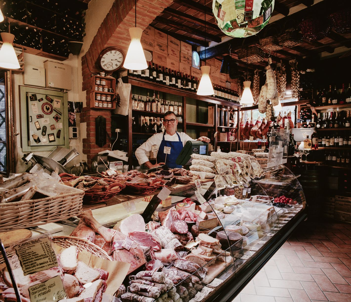 Kulinarische Schätze der Toskana: ein Feinkostgeschäft