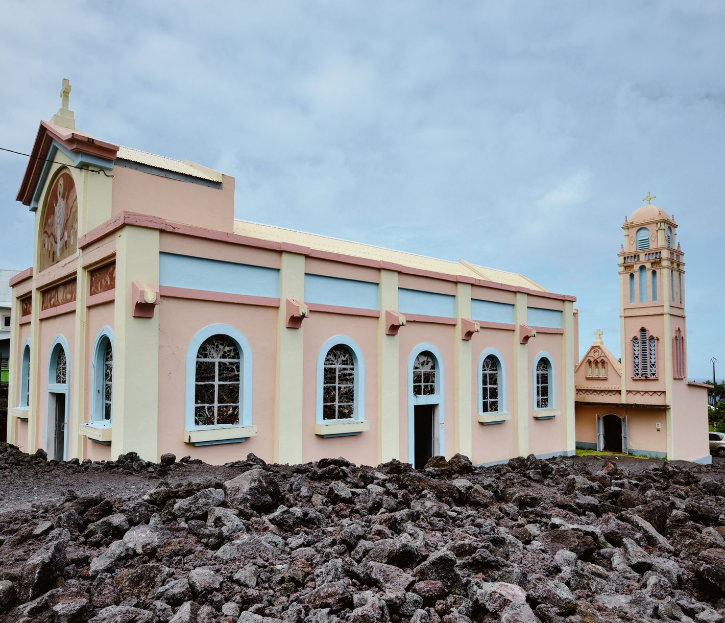 Die Kirche «Notre Dame des Laves» liegt am Fusse des Vulkans in Piton Sainte Rose.