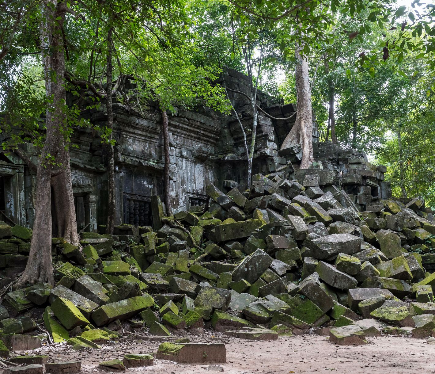 Le temple de Beng Mealea, à l’air de faire corps avec la jungle environnante.