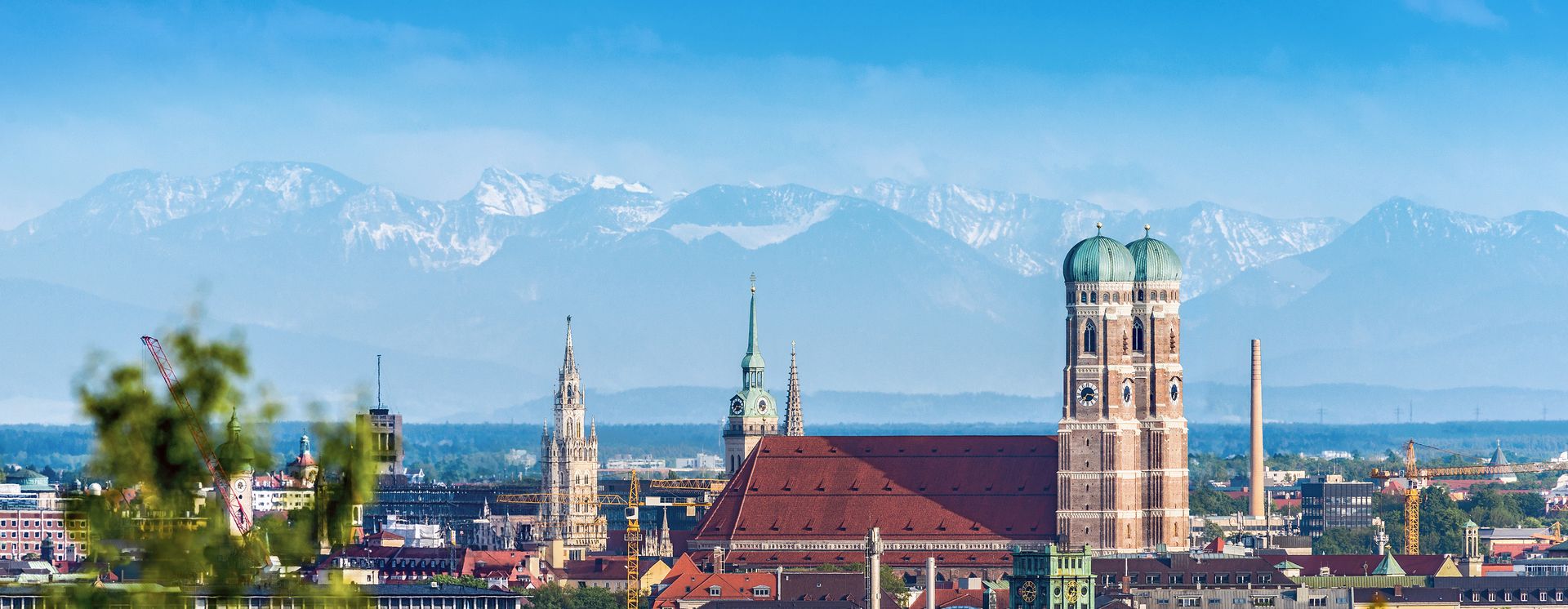 Blick auf München und die Alpen