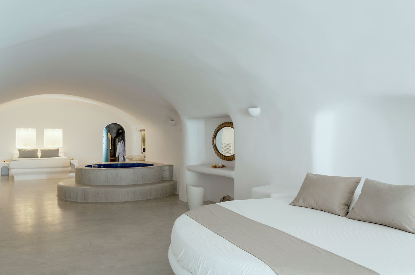 Deluxe Plunge Pool & Indoor Jacuzzi Suite