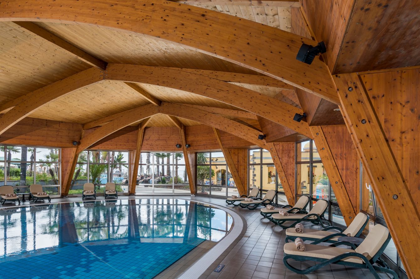 Piscine intérieure