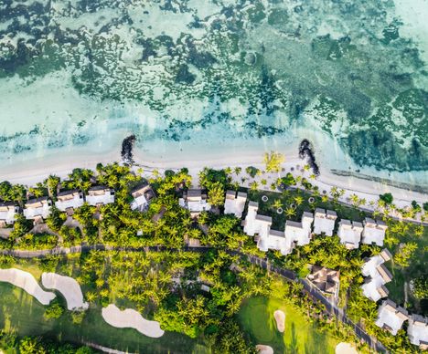 Blick auf den Strand Le Morne und das Paradis Beachcomber Golf Resort & Spa.