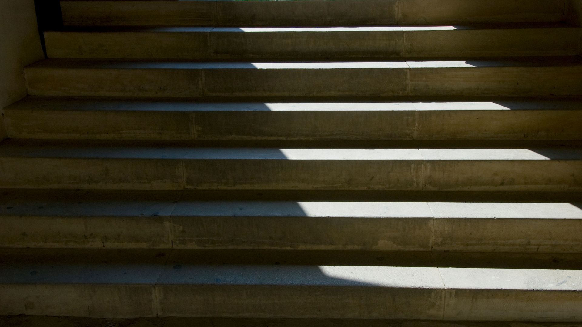 Escaliers pour entrer dans le monastère à Omodos