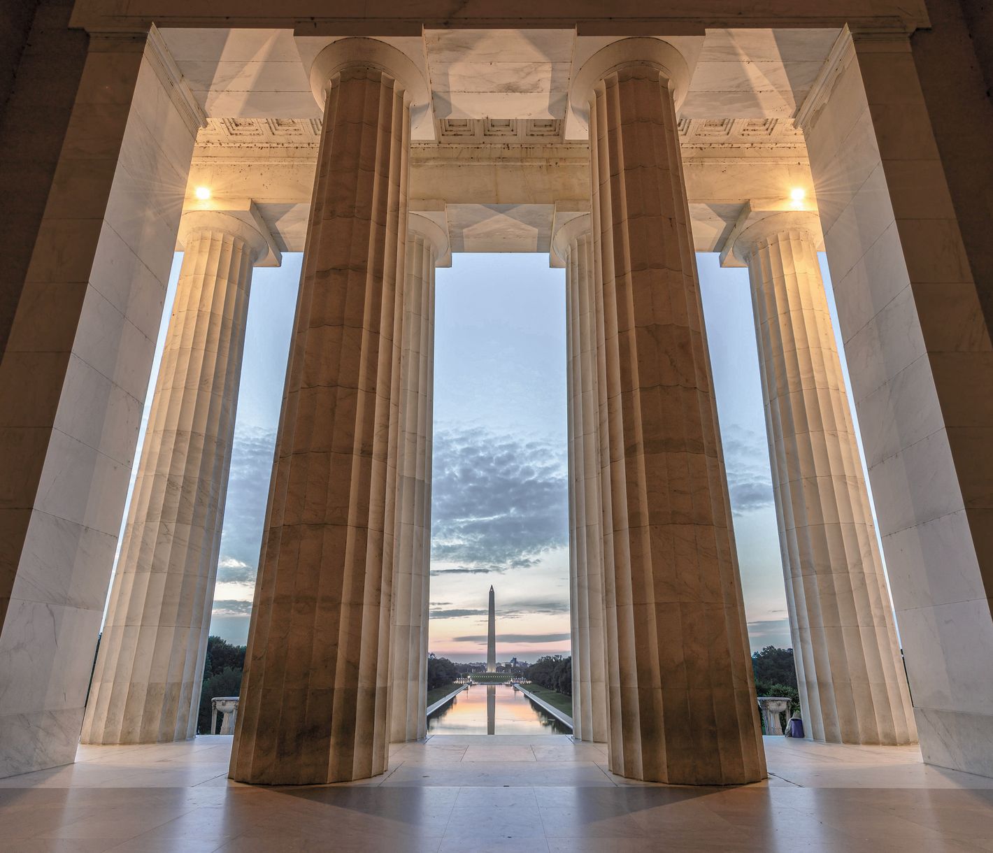 Das grosse Lincoln Memorial thront über dem Reflecting Pool und ist somit das westliche Ende der National Mall.