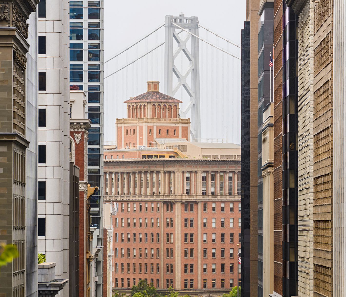 Das Financial District von San Francisco zeichnet sich durch eine Reihe von Wolkenkratzern aus.
