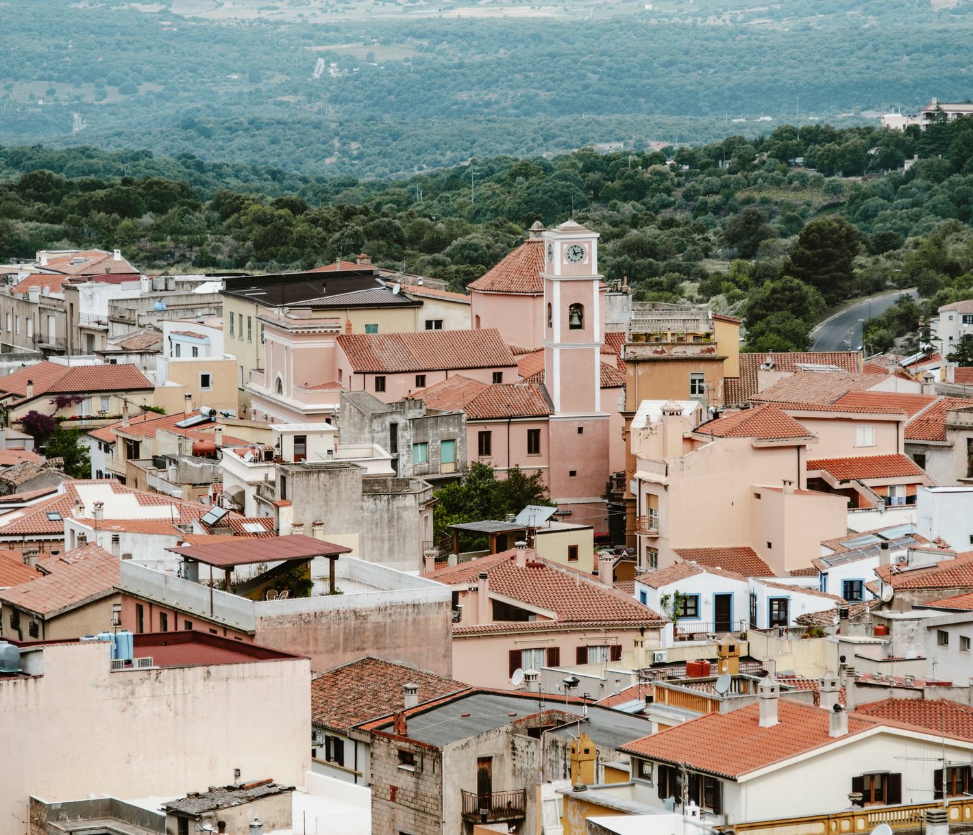 Le petit village de Dorgali aux maisons typiques.
