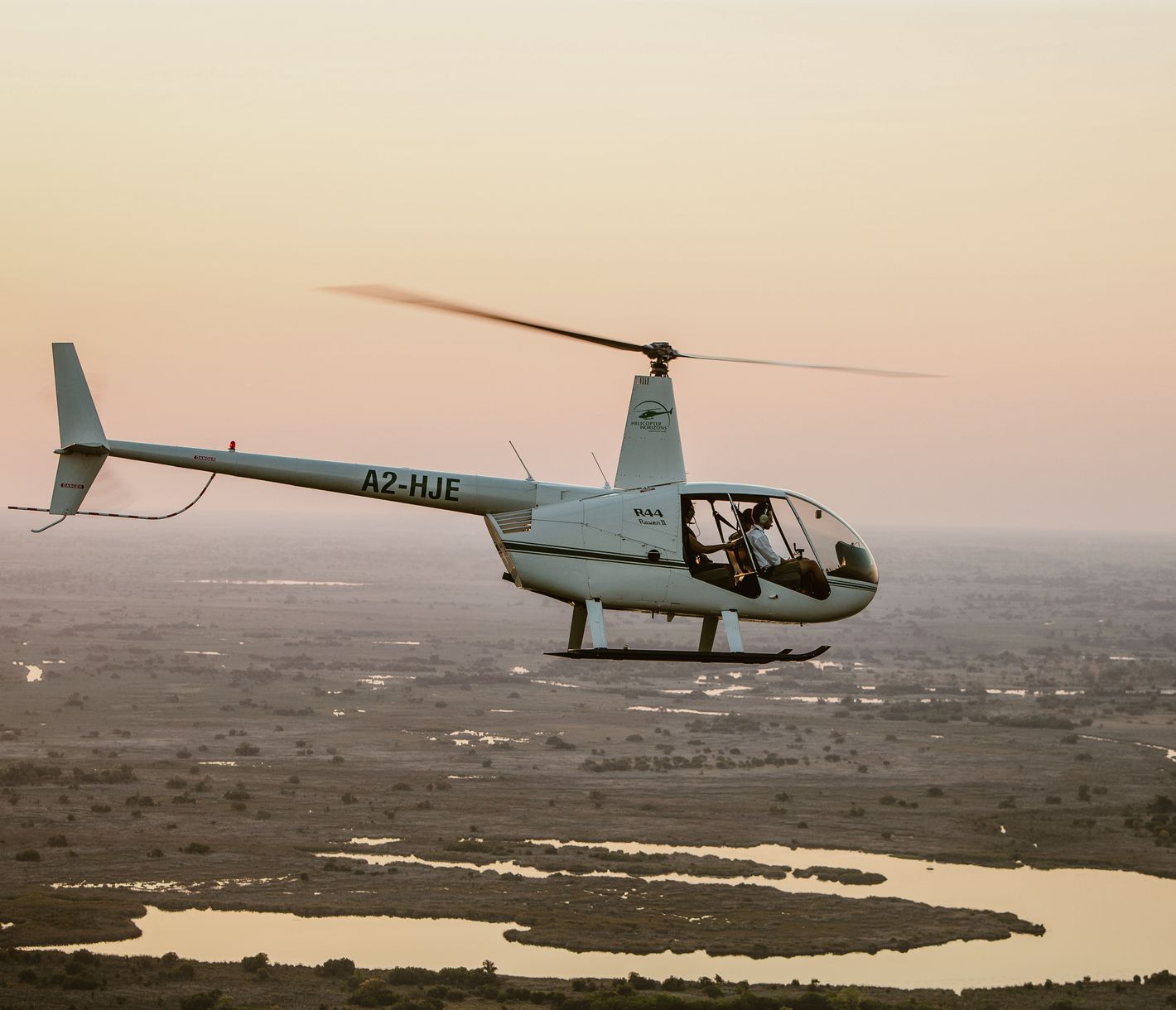 Auf der Bucketlist für Botswana darf ein Helikopter-Flug über das Okavango-Delta nicht fehlen.