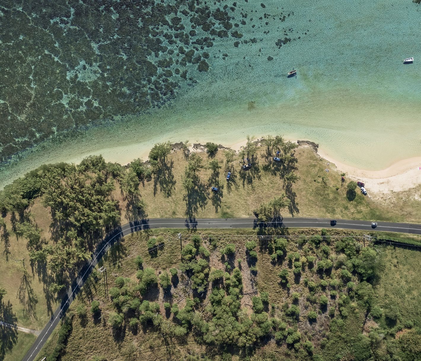 Kontrastreiche Küste bei La Prairie Beach im Süden der Insel