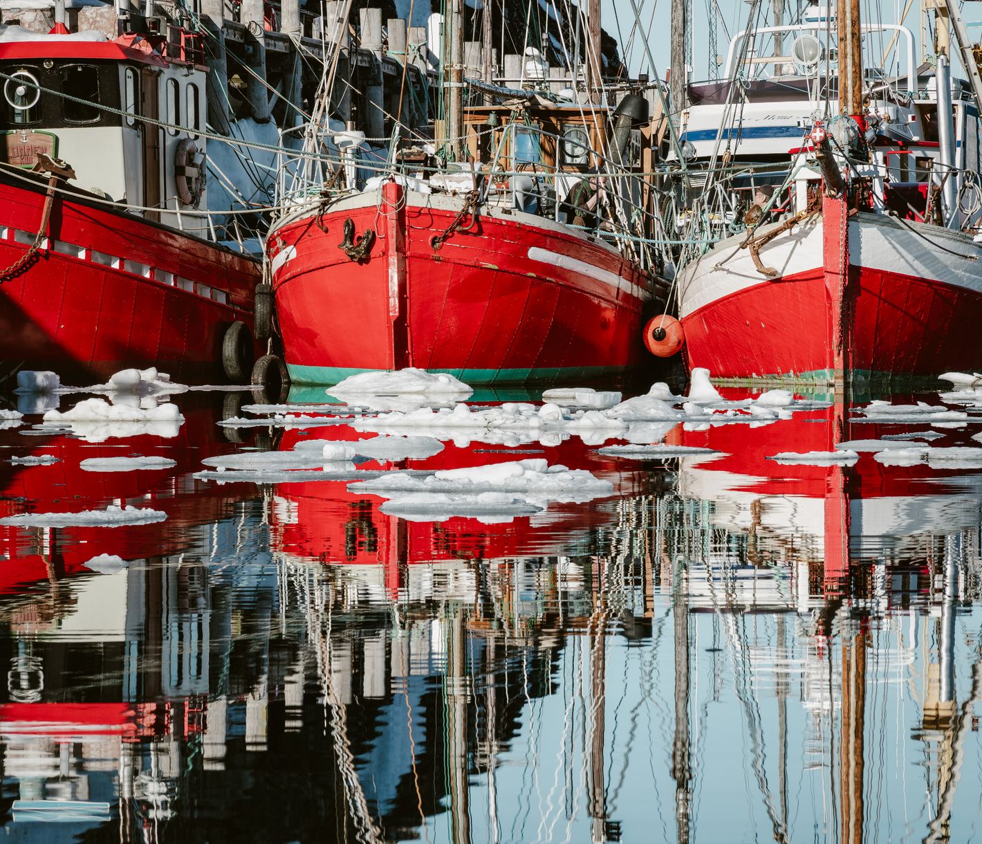 Trawlers vor dem Auslaufen im Hafen von Nuuk