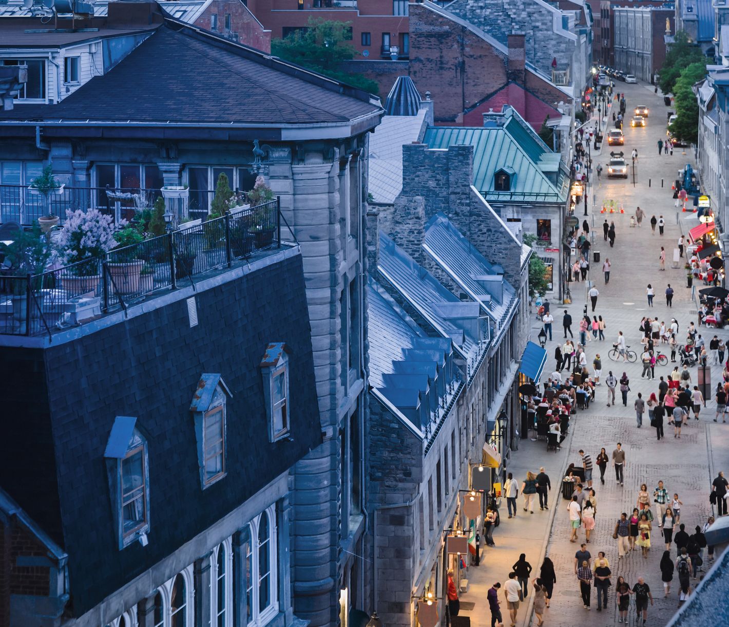 Das abendliche Treiben auf der Rue St. Paul