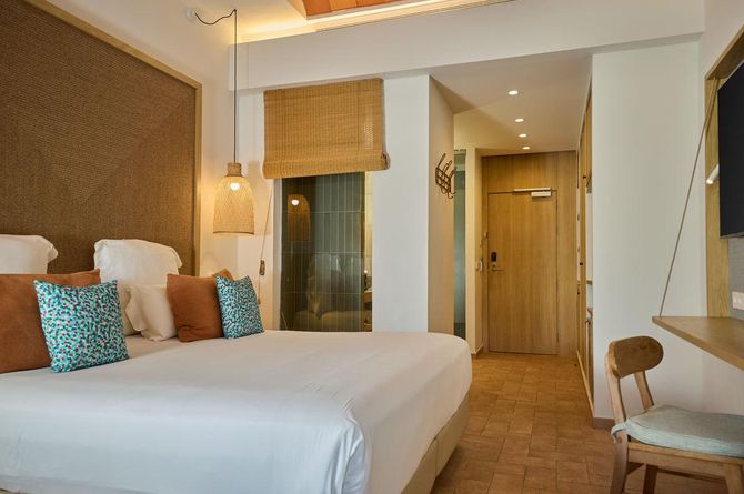 The Club King Junior Suite