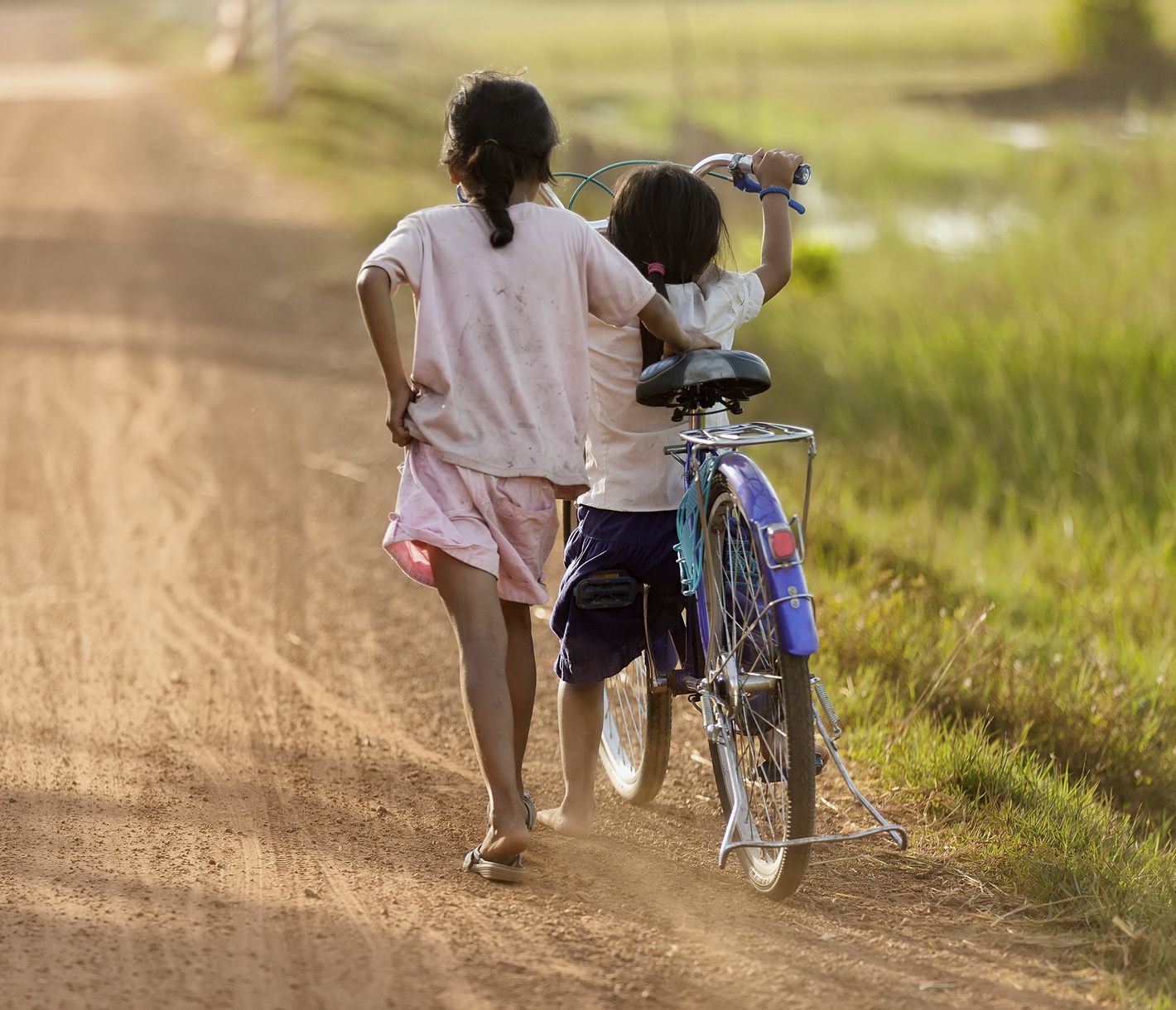 Eine Fahrradtour über die Insel Koh Trong erlaubt Einblicke ins ländliche Leben.