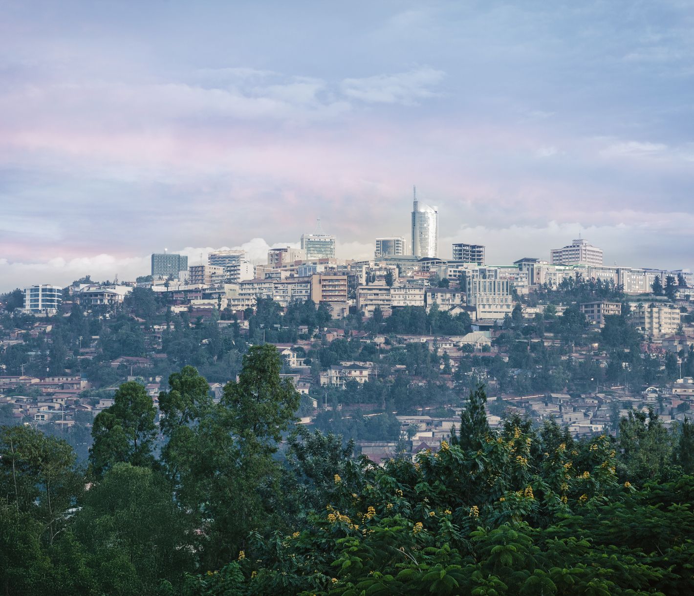 La ligne d'horizon de Kigali avec ses gratte-ciel modernes