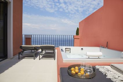 Grand Terrace Deluxe Suite Whirlpool