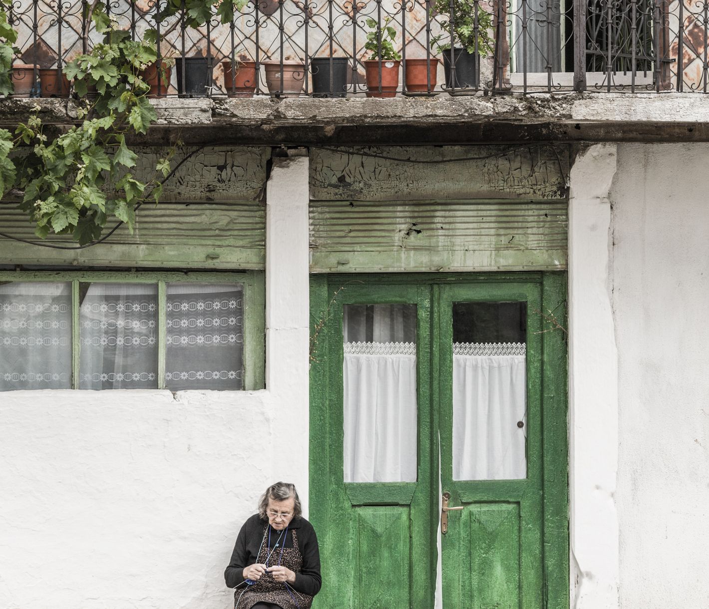 Cadre idyllique au bord de la plage d'Erseka, sud-est de l’Albanie