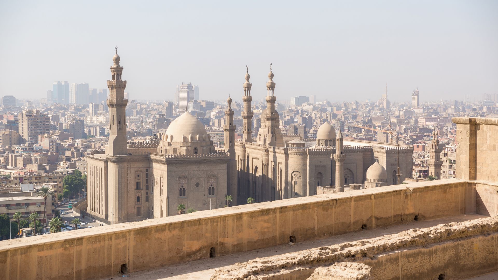 Die Sultan-Hasan-Moschee in Kairo ist ein beeindruckendes Beispiel für islamische Architektur.