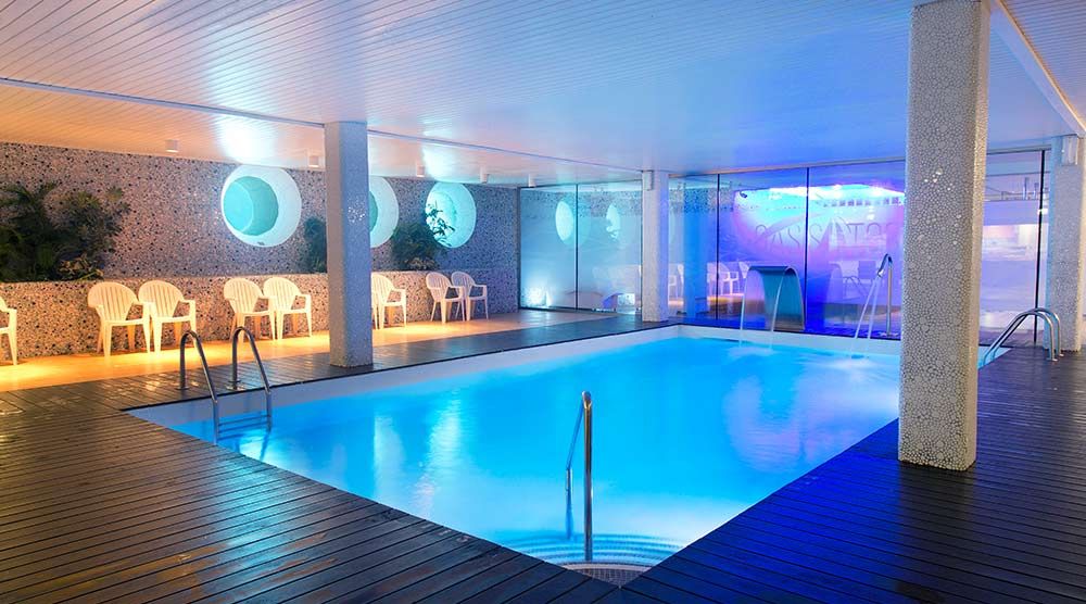 Piscine intérieure