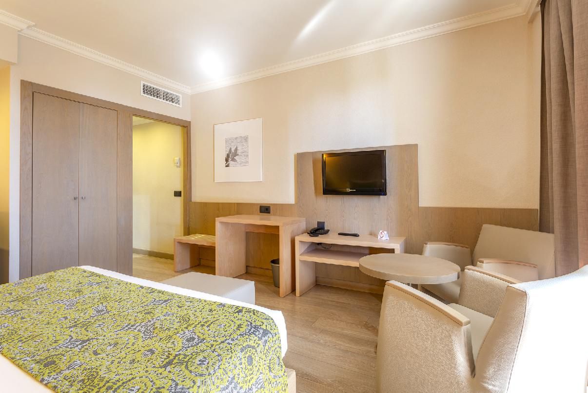 Chambre double avec vue piscine