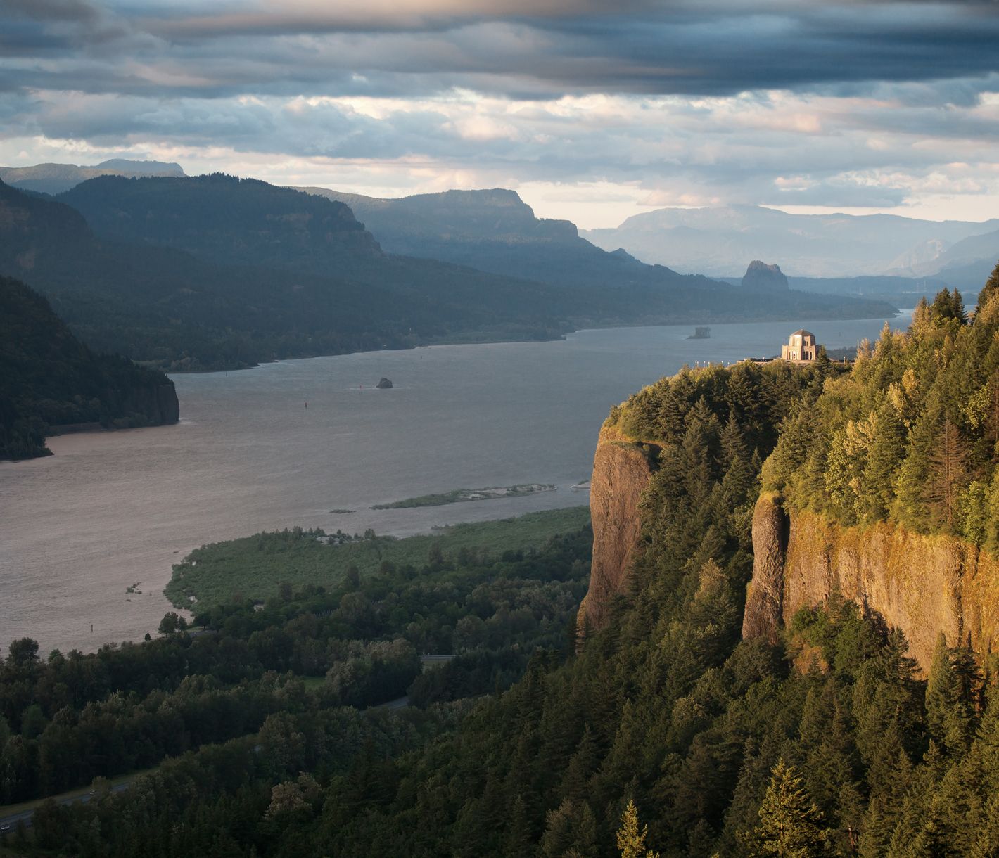 Dramatische Aussicht auf die Columbia River Gorge