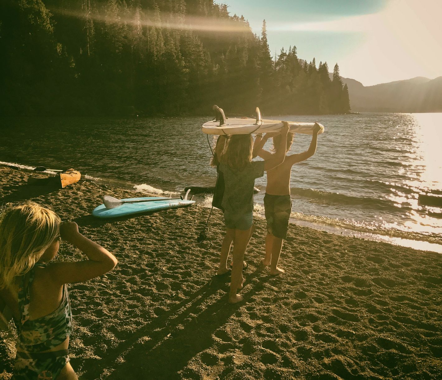 Der azurblaue Lake Tahoe bietet im Sommer unzählige Wassersportmöglichkeiten.