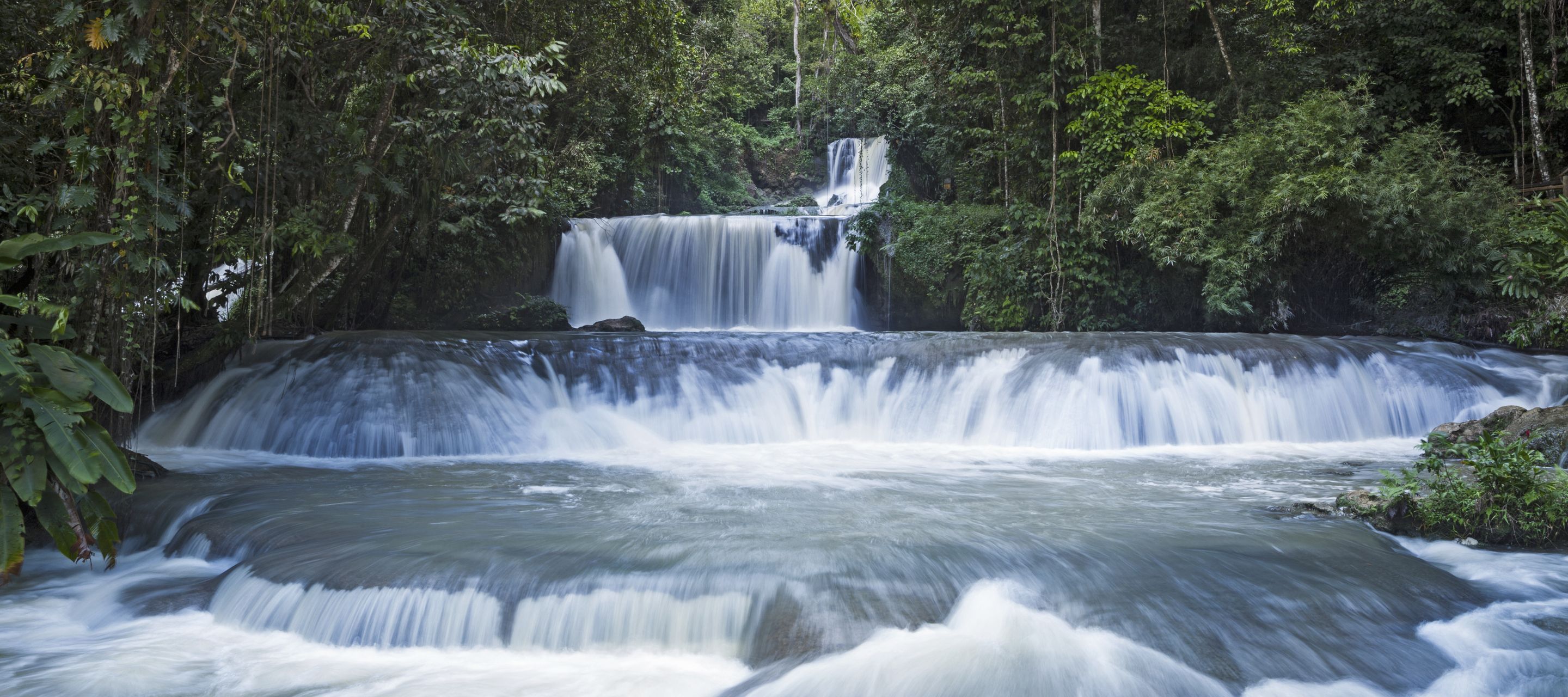 Die YS-Wasserfälle auf Jamaika laden zu einem erfrischenden Bad ein.