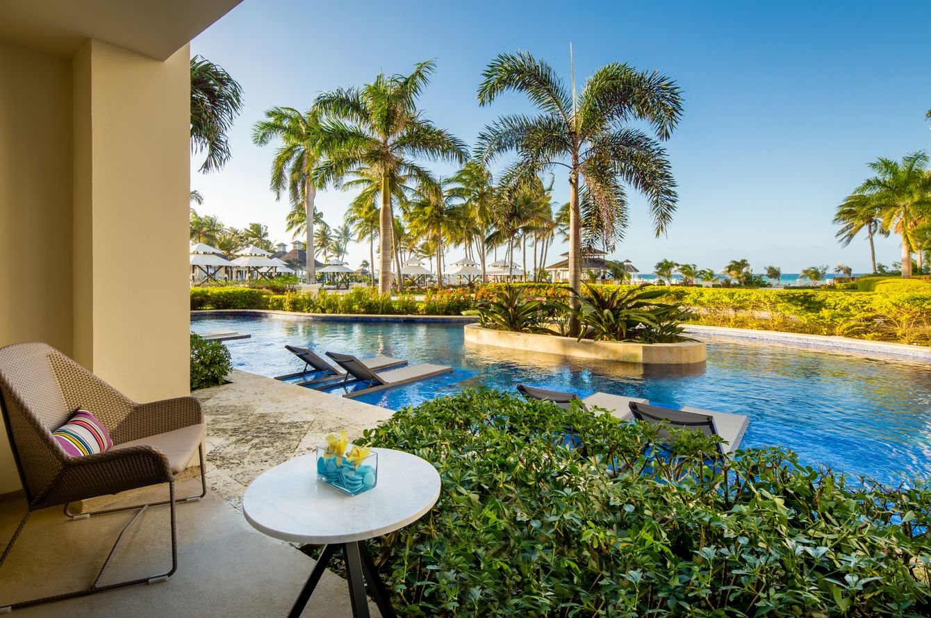 Swim Up Butler Suite