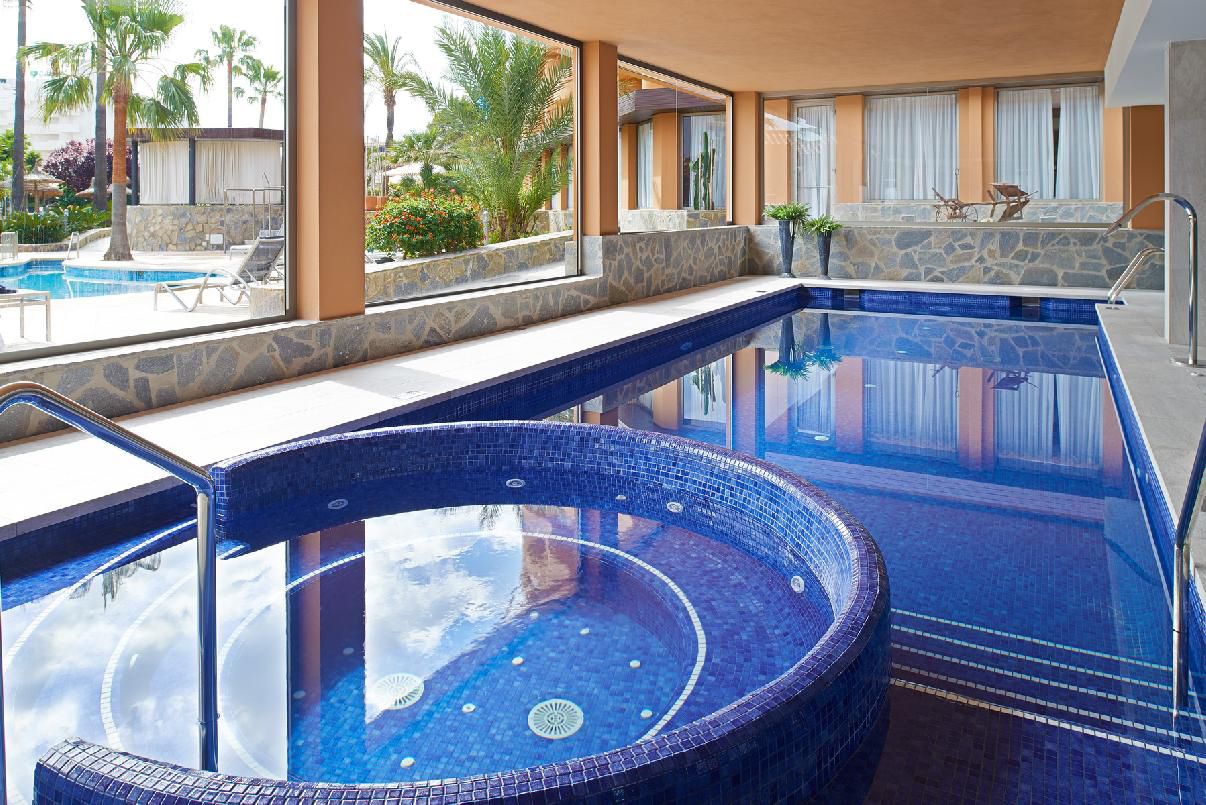 Piscine intérieure