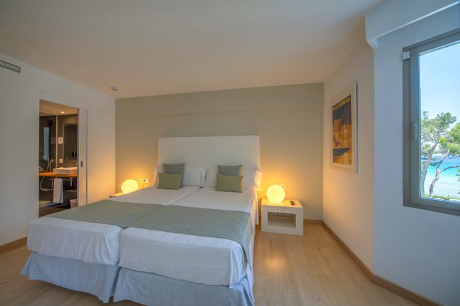 Suite mit seitlicher Meersicht