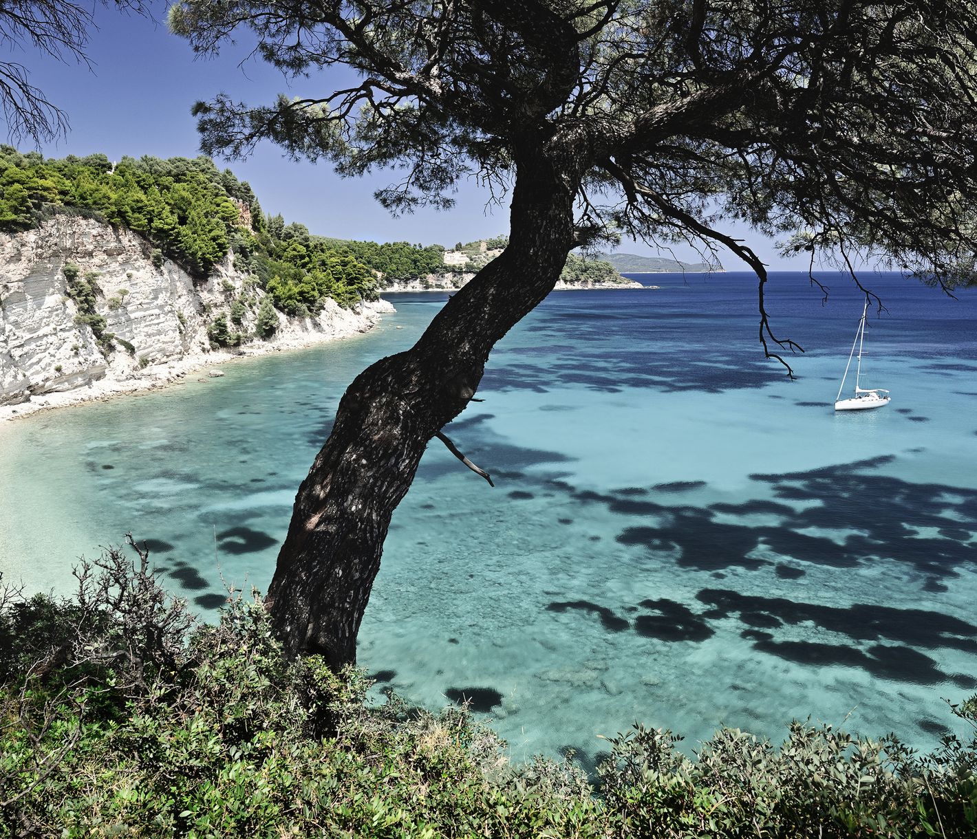 Türkisfarbenes Wasser in der Bucht von Spartines