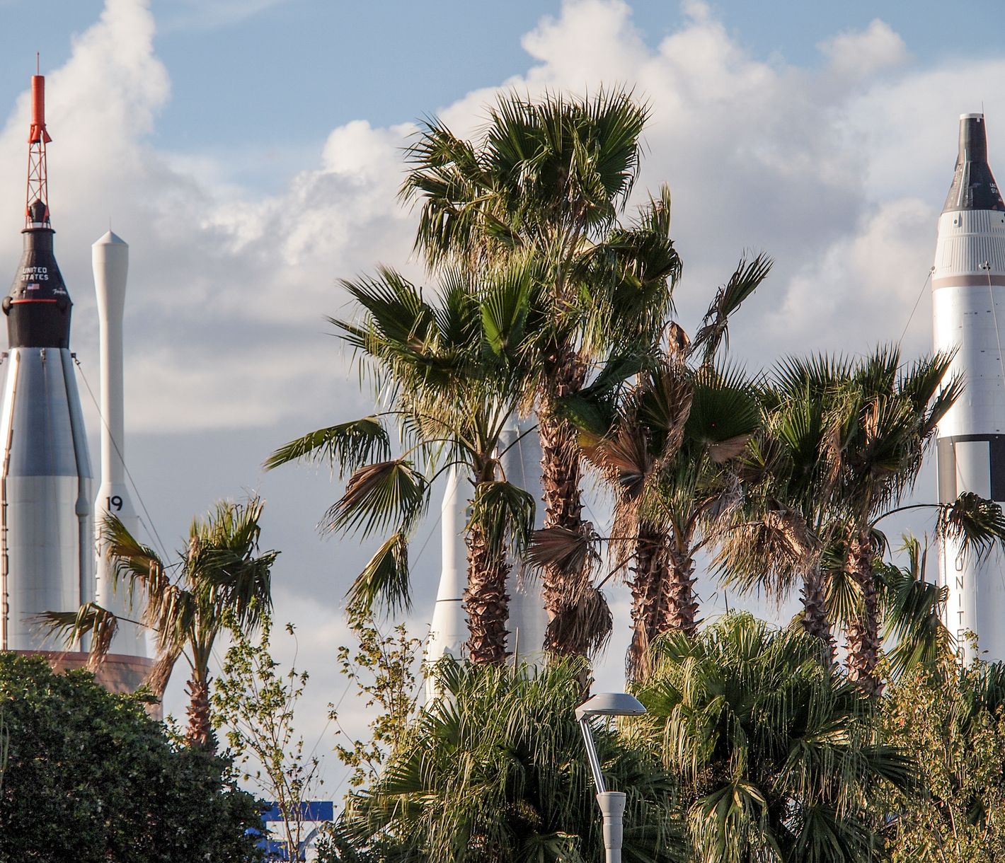 En vous promenant dans le Rocket Garden du Kennedy Space Center, vous pourrez admirer des fusées spatiales légendaires.