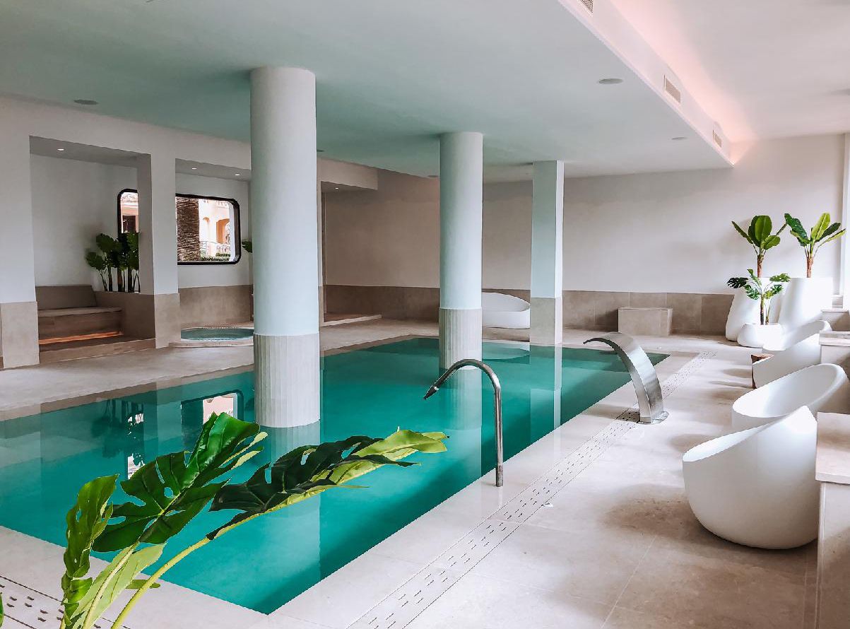 Piscine intérieure