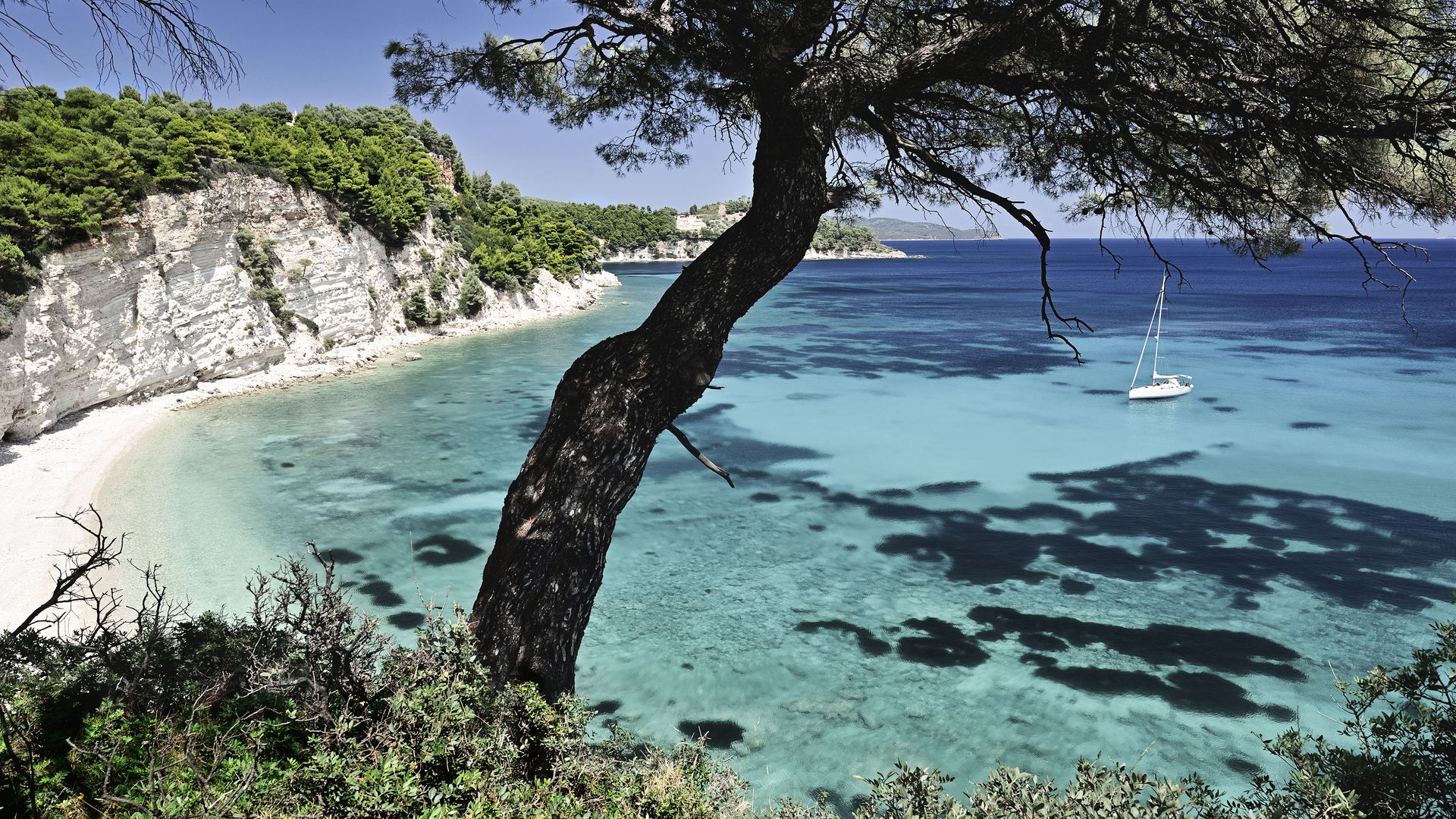 Türkisfarbenes Wasser in der Bucht von Spartines